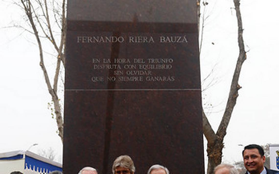 Inauguran monumento del histórico entrenador Fernando Riera | 24horas
