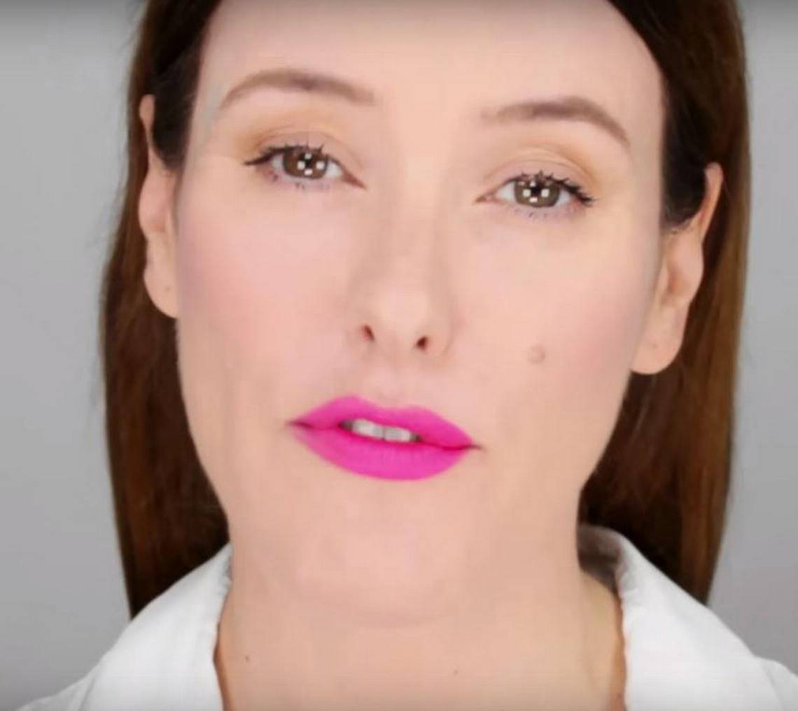 YouTuber resume cinco mil años de maquillaje en seis minutos | 24horas
